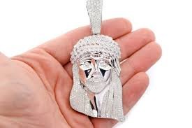  diamond pendant